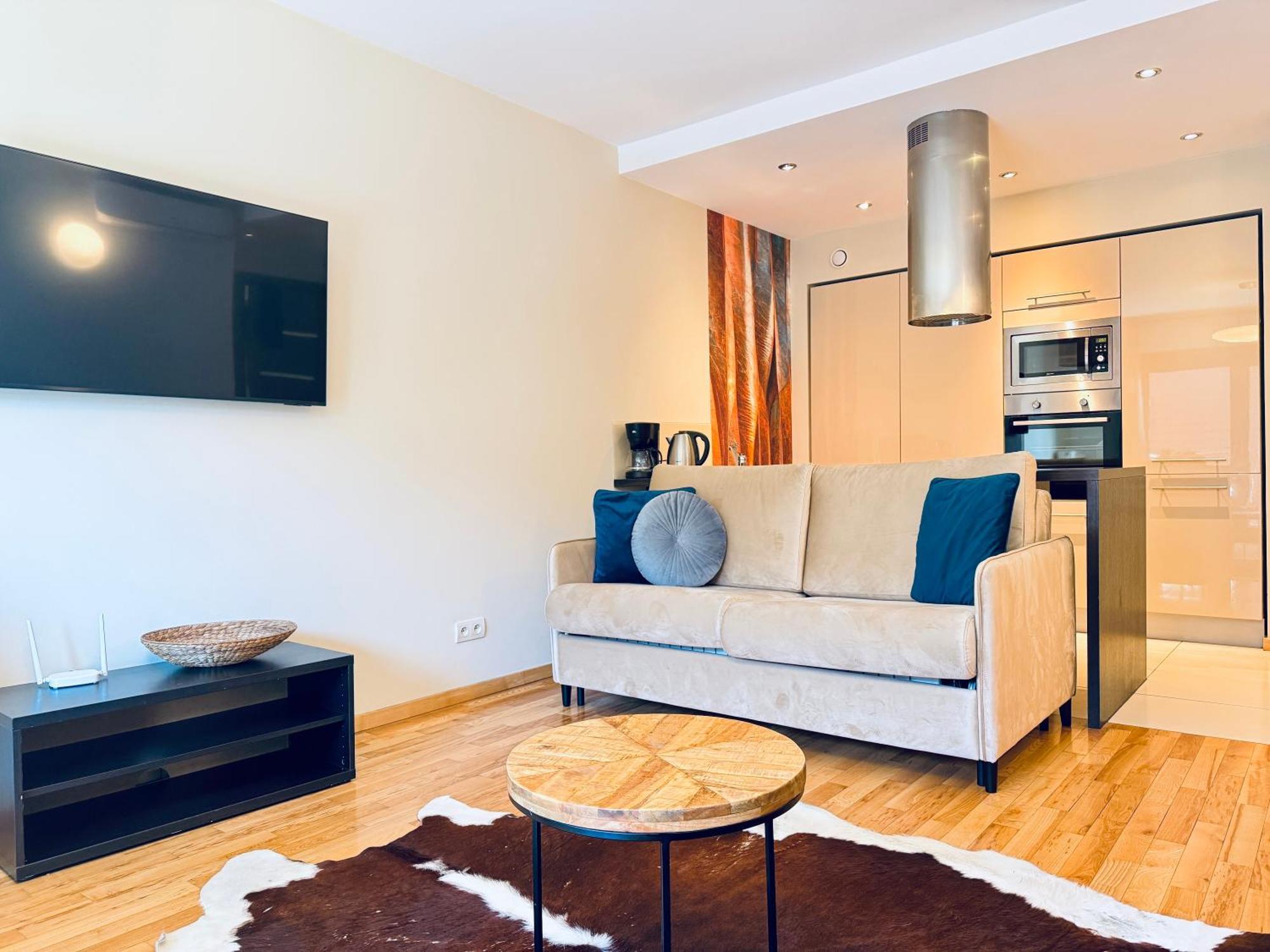 Angel Mint - Free Parking - Balcony Apartment
